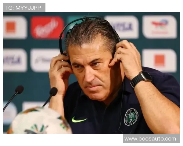 足球明星奥乔亚的传奇之路与对足球的热爱与奉献